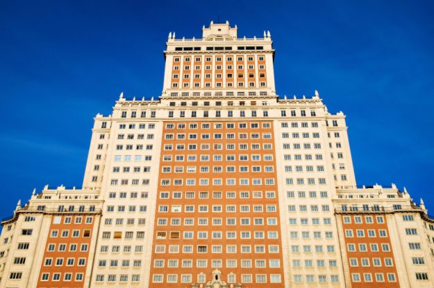 edificio españa con hotel y centro comercial