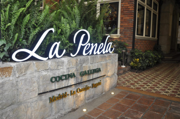 restaurante la penela en local comercial calle Paur Claris Barcelona