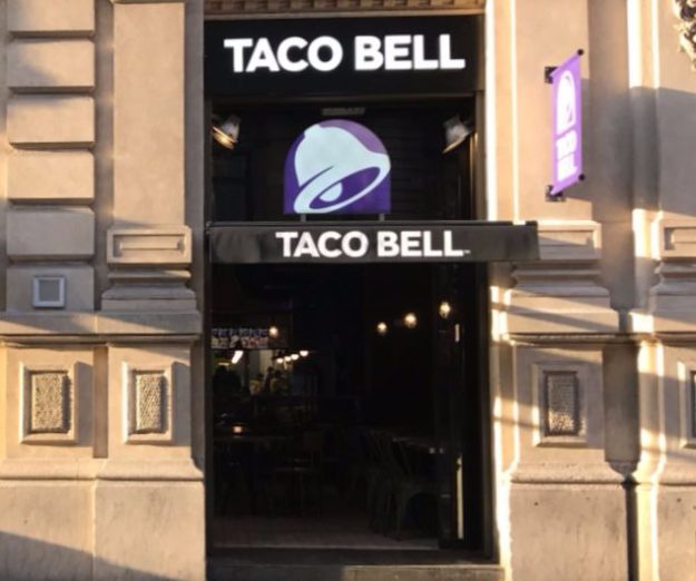 fachada restaurante taco bell barcelona