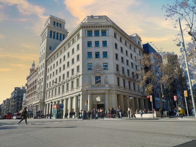 Tienda Apple en local comercial Plaza Catalunya